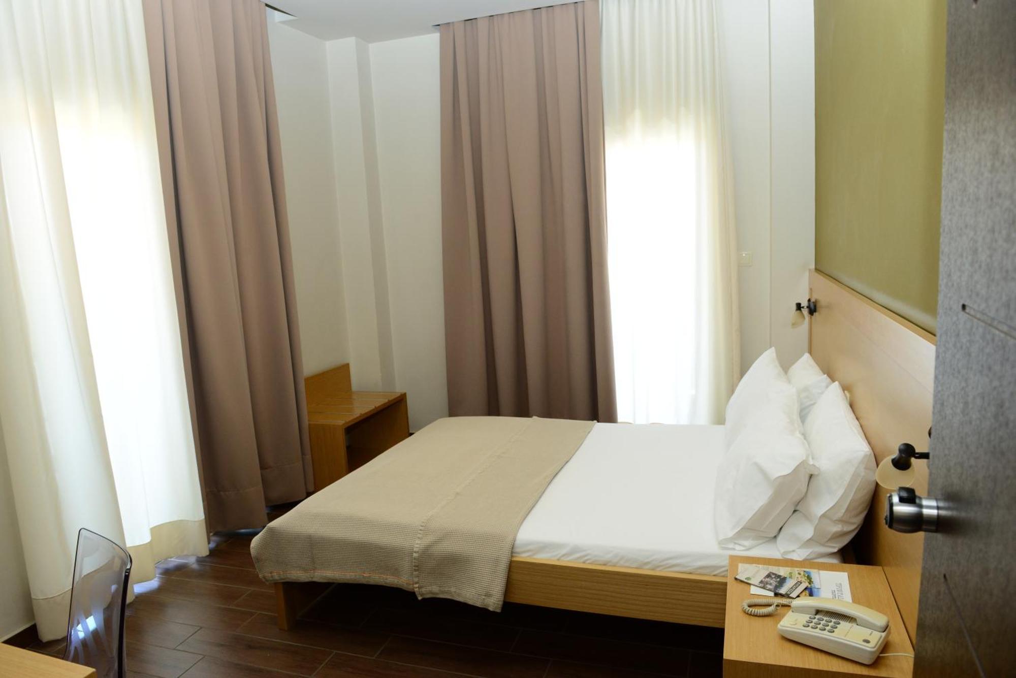 Ionion Hotel Kyparissia Bilik gambar
